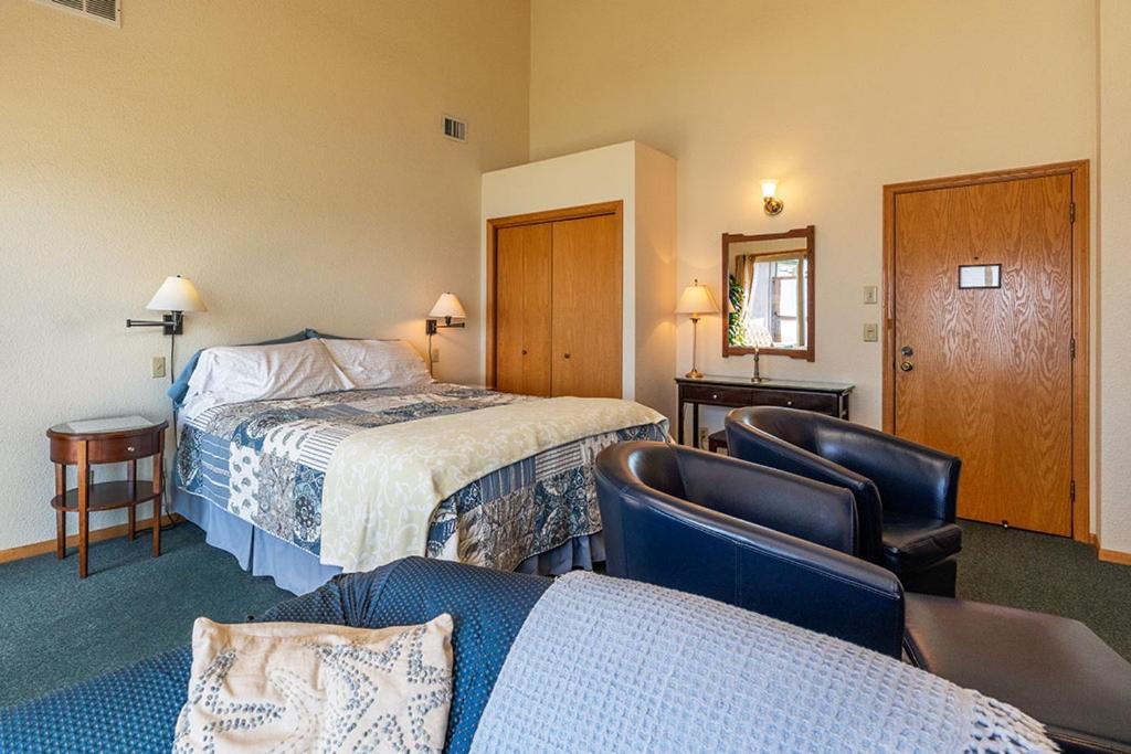 Turtle Rocks Oceanfront Inn Тринидад Экстерьер фото