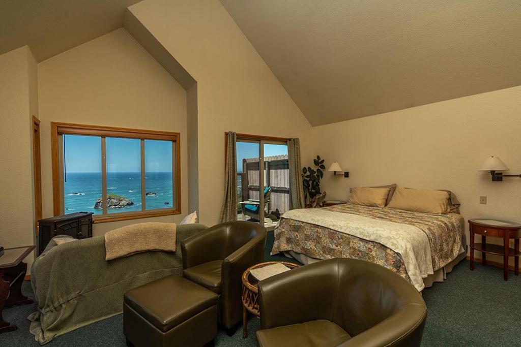 Turtle Rocks Oceanfront Inn Тринидад Экстерьер фото