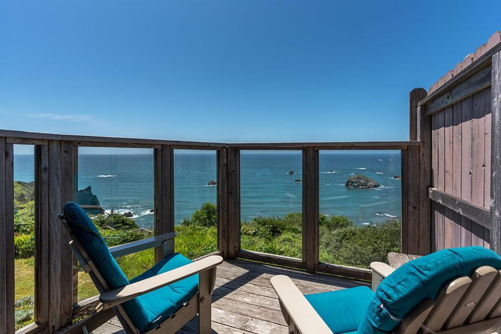 Turtle Rocks Oceanfront Inn Тринидад Экстерьер фото