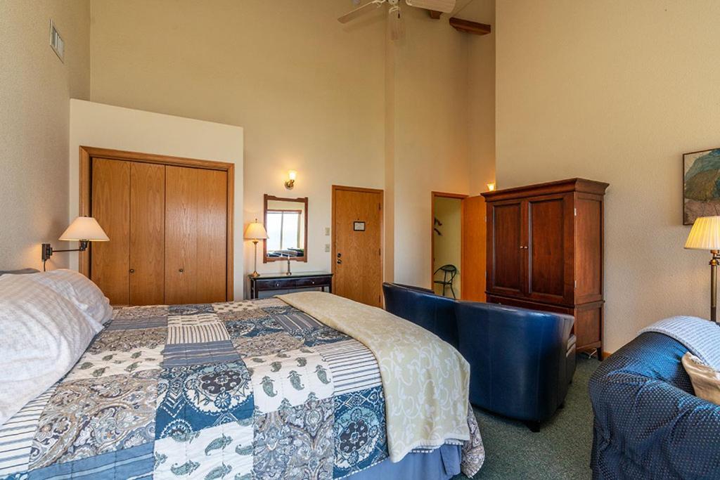 Turtle Rocks Oceanfront Inn Тринидад Экстерьер фото