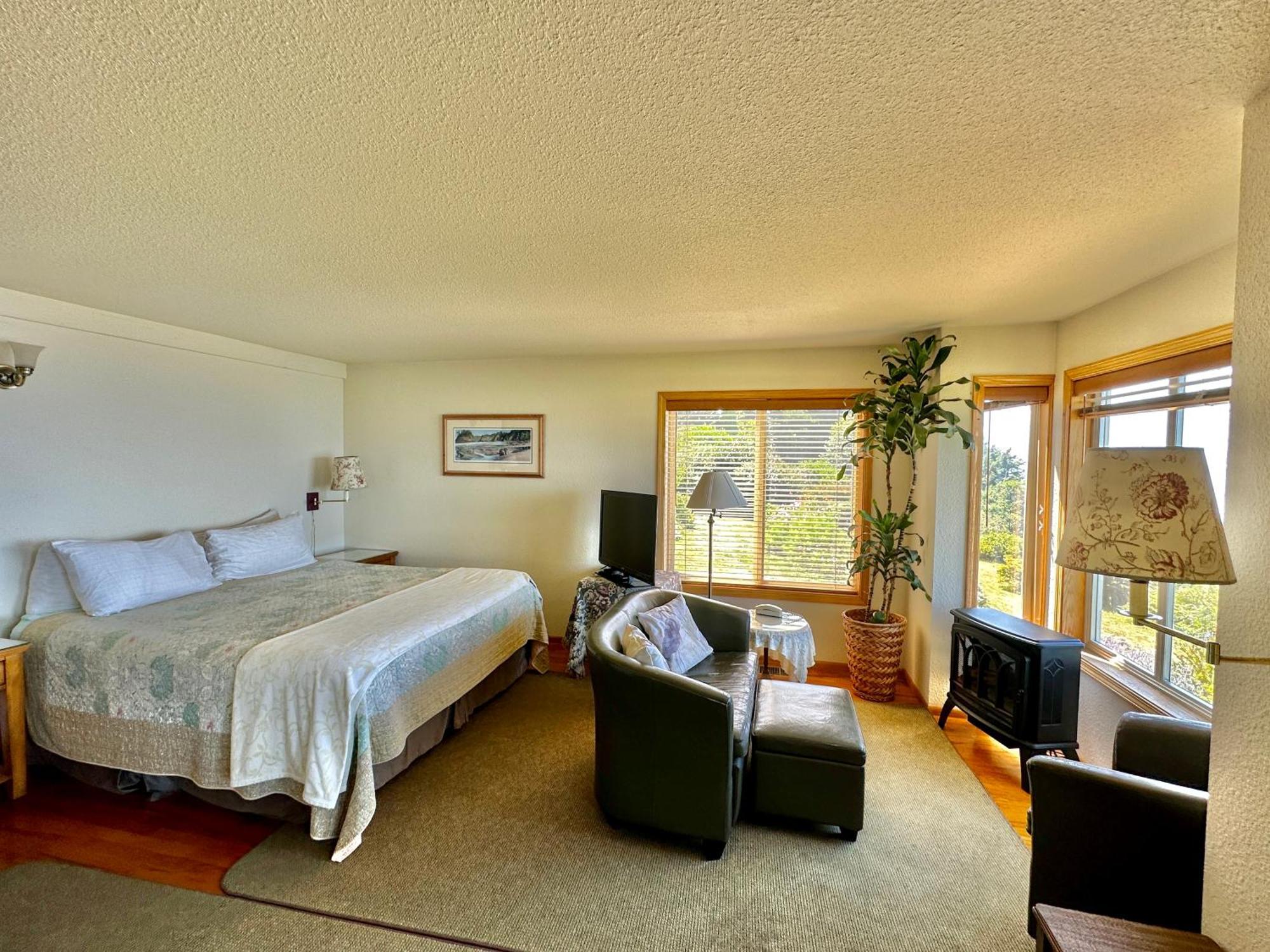 Turtle Rocks Oceanfront Inn Тринидад Экстерьер фото