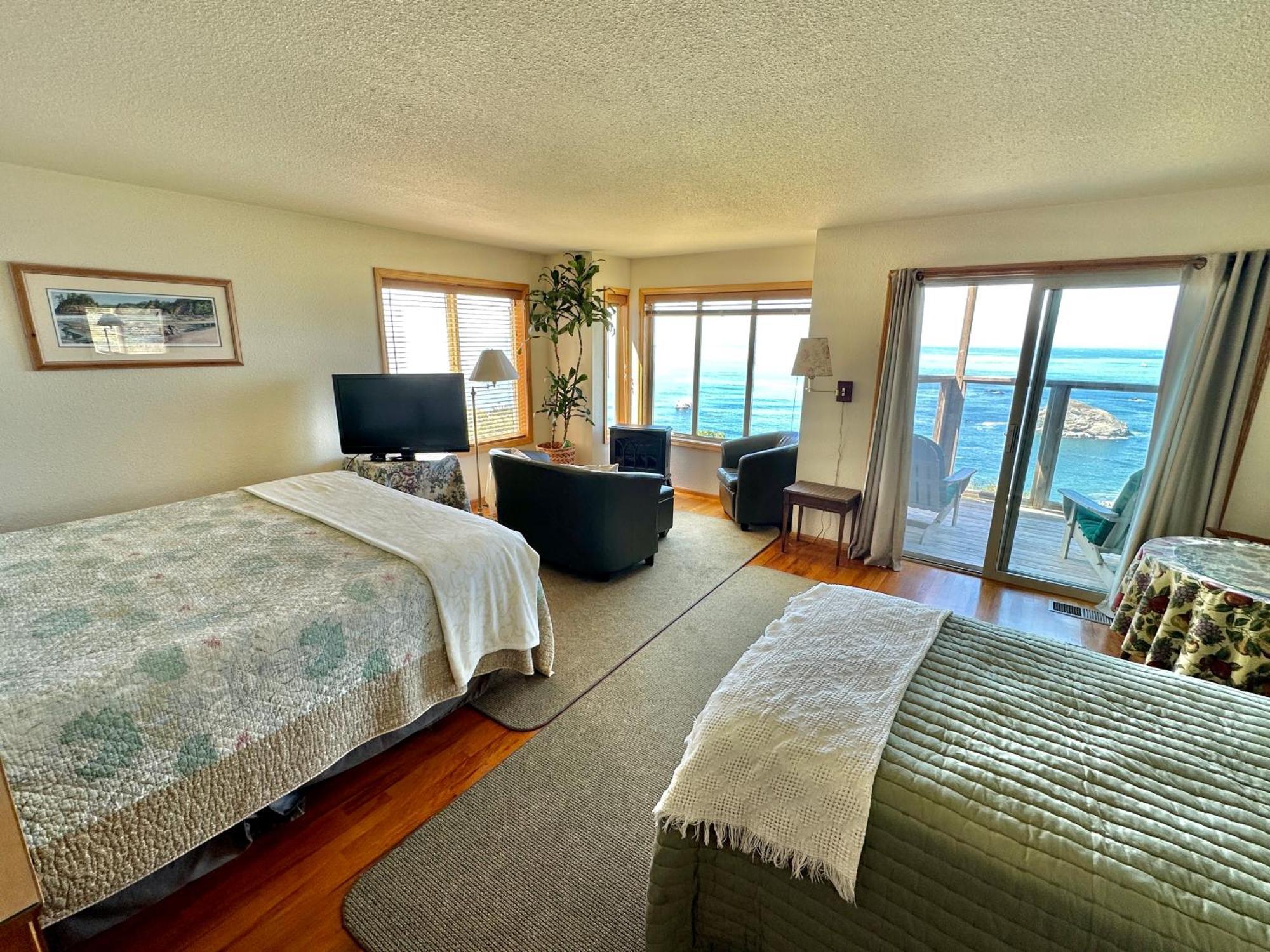 Turtle Rocks Oceanfront Inn Тринидад Экстерьер фото