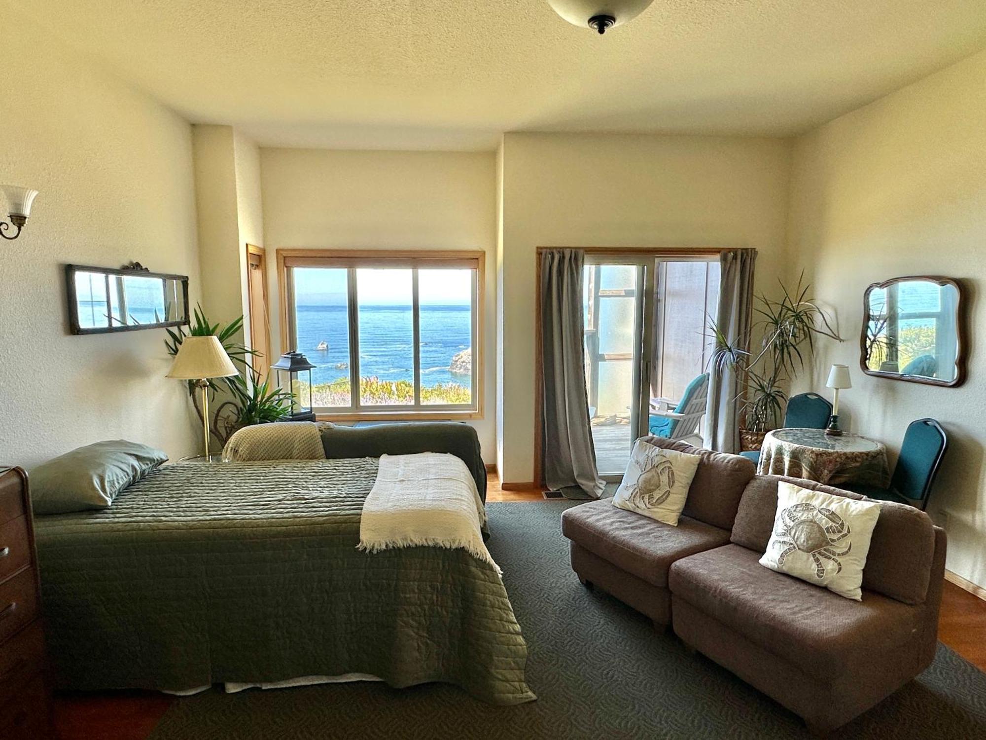 Turtle Rocks Oceanfront Inn Тринидад Экстерьер фото