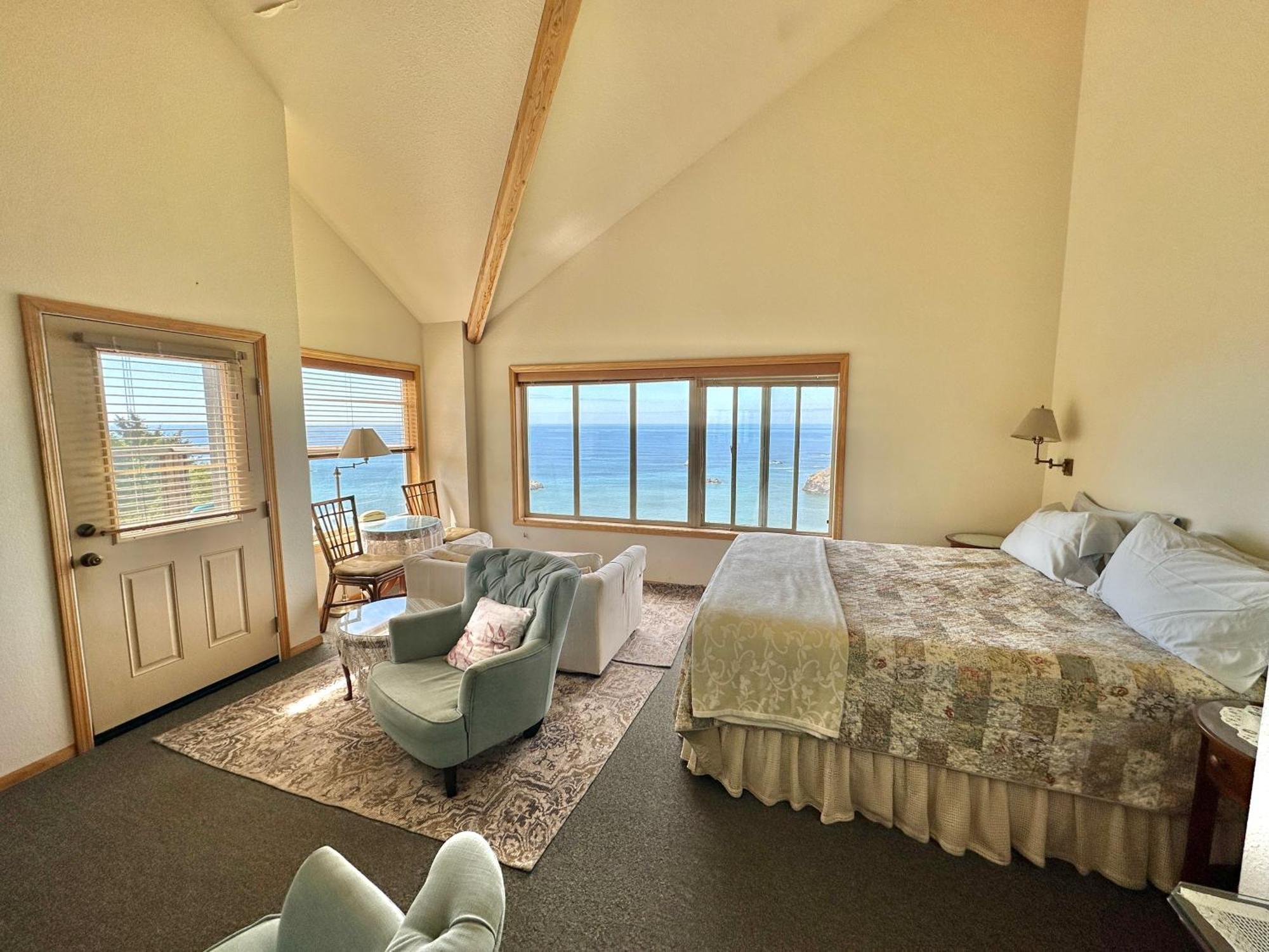 Turtle Rocks Oceanfront Inn Тринидад Экстерьер фото
