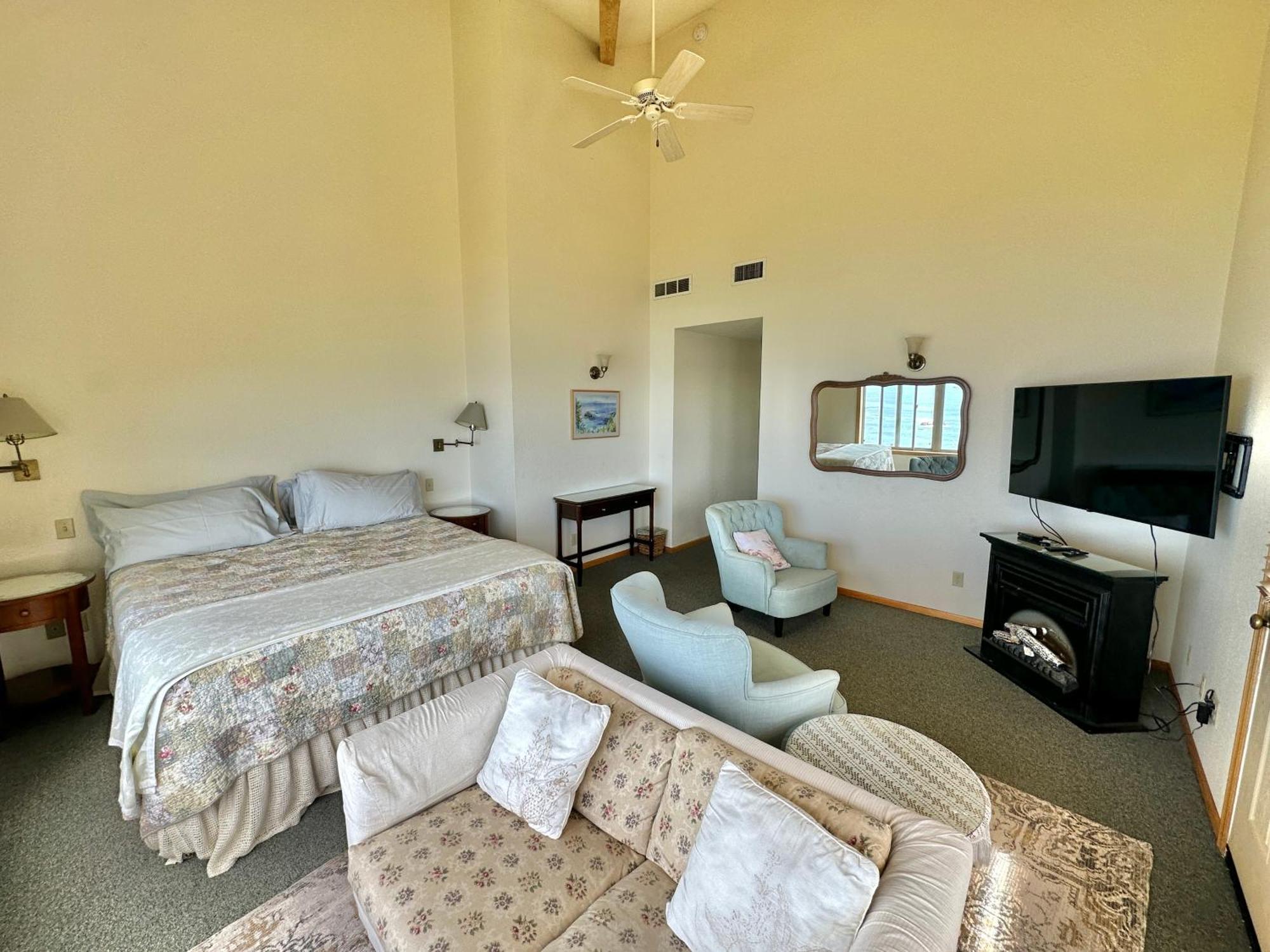 Turtle Rocks Oceanfront Inn Тринидад Экстерьер фото