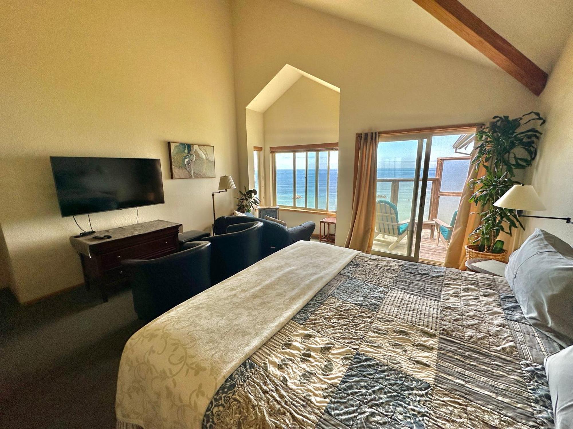 Turtle Rocks Oceanfront Inn Тринидад Экстерьер фото