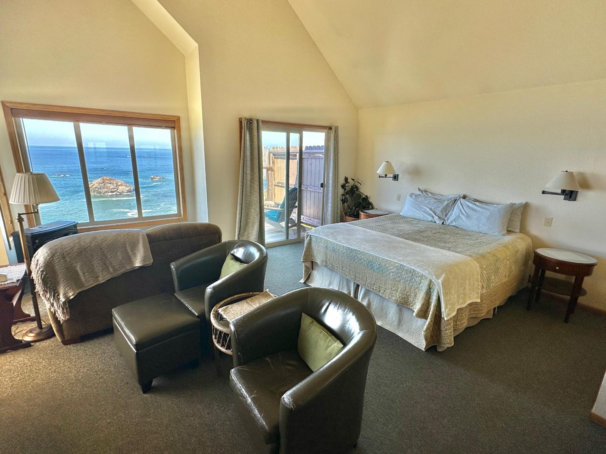 Turtle Rocks Oceanfront Inn Тринидад Экстерьер фото