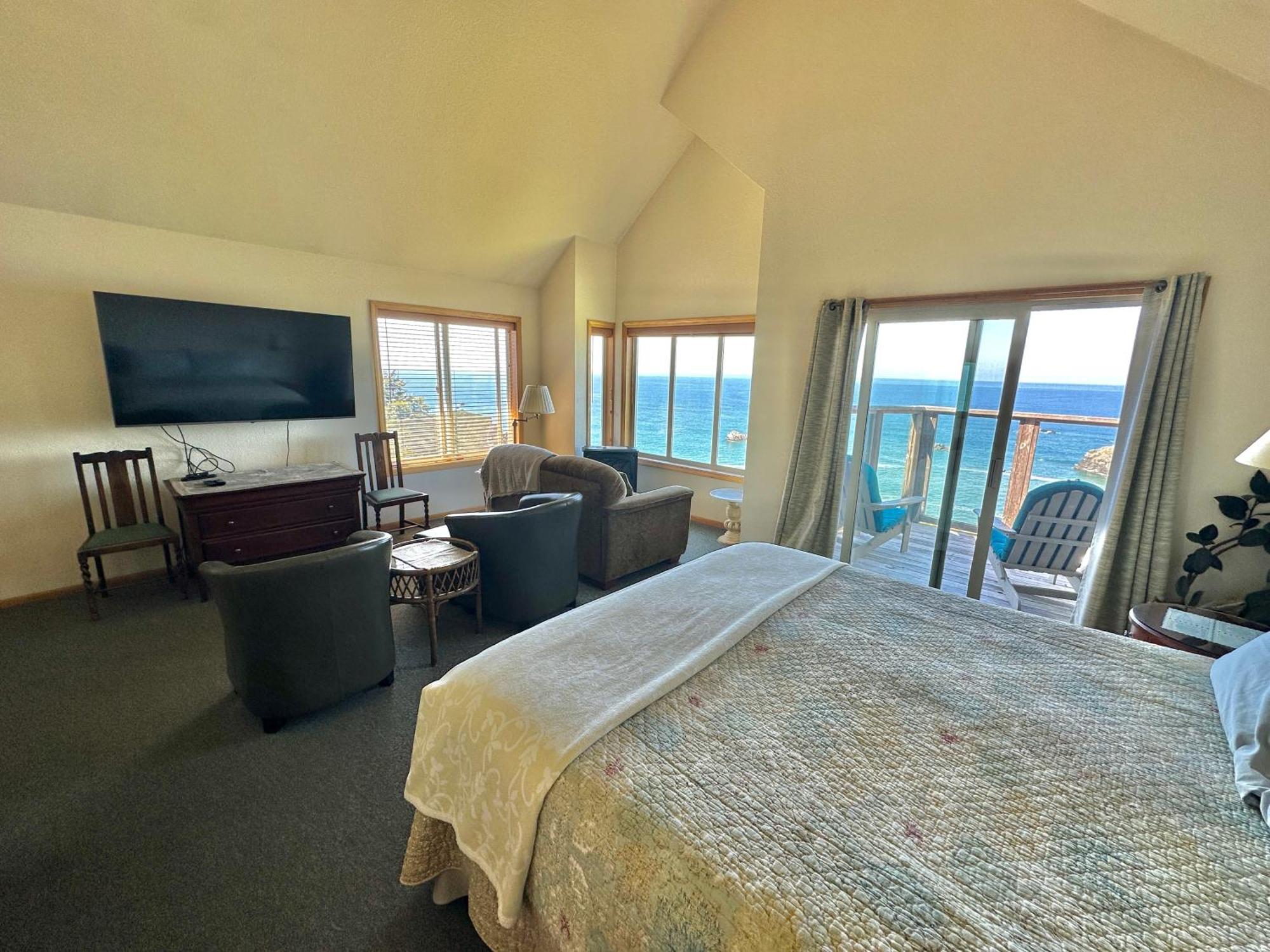 Turtle Rocks Oceanfront Inn Тринидад Экстерьер фото