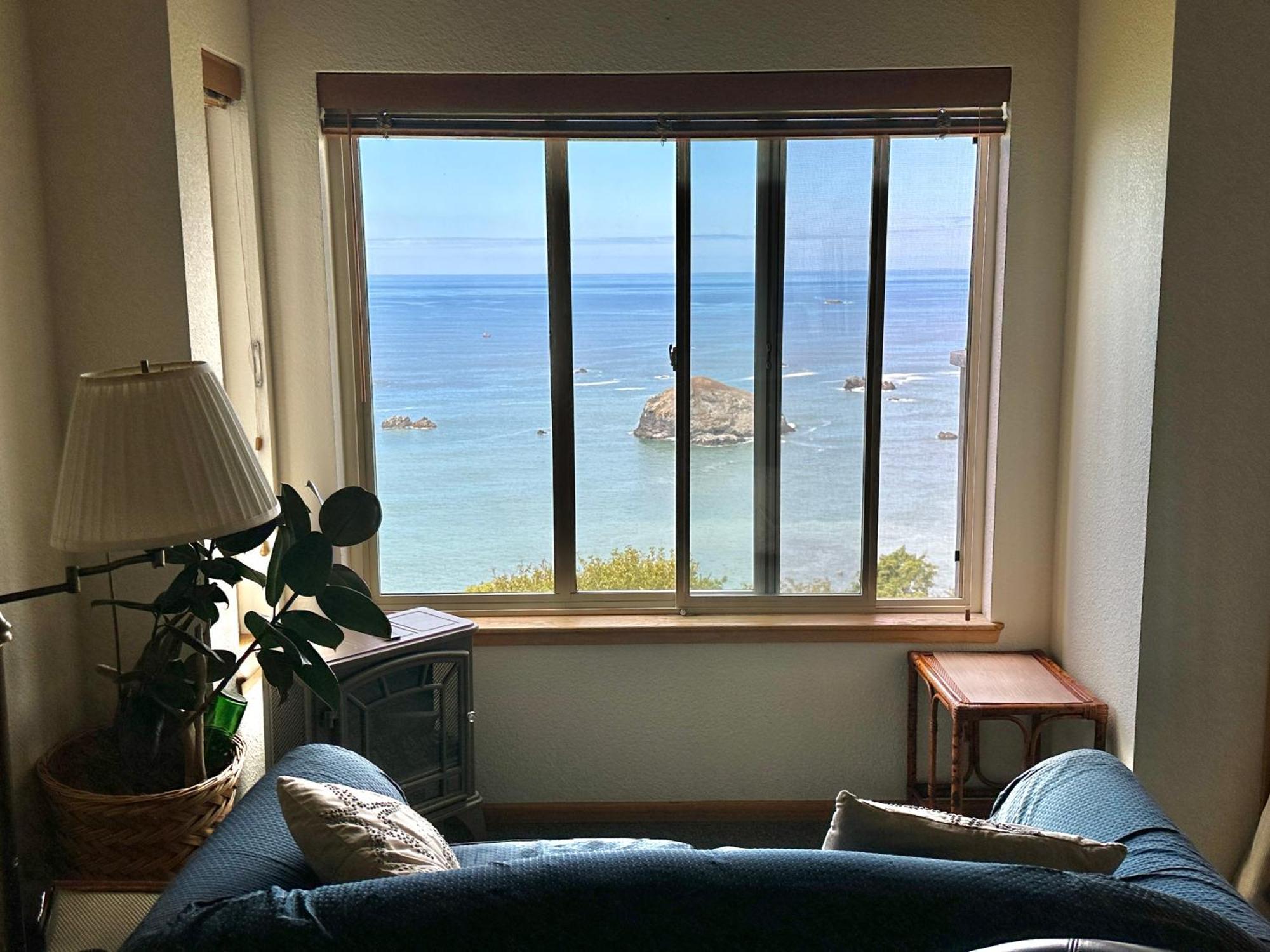 Turtle Rocks Oceanfront Inn Тринидад Экстерьер фото